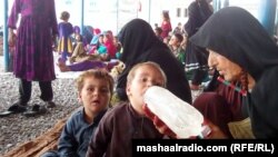 تعدادی از اطفال و مادران فقیر افغانستان 