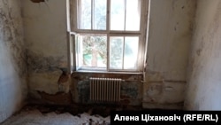 Адзін з пакояў, дзе праводзіцца кантроль для магчымага будаўнічага аднаўленьня