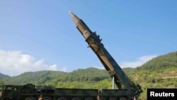 "Хвасон-14" континеттер аралык ракетасы.