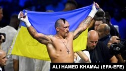 Украинец Александр Усик после победы над британцем Энтони Джошуа в бою за титул чемпиона мира в супертяжелом весе за обладание титулов IBF, WBA и WBO. Саудовская Аравия, город Джидда, 21 августа 2022 года