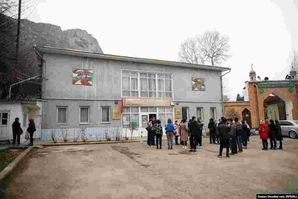 Куурчактар, курактар менен Ош шаарынын тургундары Тургунбай Садыков атындагы Ош облустук көркөм сүрөт музейинен бир апта бою тааныша алышат.