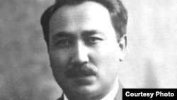 Сакен Сейфуллин, казахский писатель и поэт.  