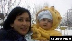 Արամայիս Ավագյանի կինը՝ Շիրին Տուրսունովան երեխայի հետ