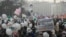 Moskwanyň “Bolotnaýa” atly meýdançasyna ýygnanan onmuňlerçe protestçileriň bir bölegi. Moskwa, 4-nji ýanwar, 2012.