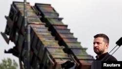 Президент України Володимир Зеленський на тлі системи ППО Patriot, фото ілюстративне