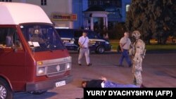 Увечері 21 липня силовики затримали чоловіка, який годинами утримував людей в автобусі в Луцьку