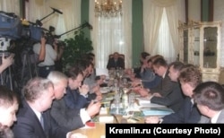 Рабочее совещание Путина с руководителями регионов, входящих в Северо-Западный федеральный округ, 2000 год