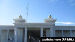 “Türkmenbaşynyň asma ýoly" işlemän ýatyr