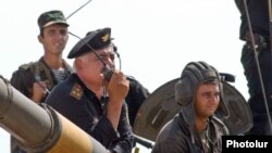 Լեռնային Ղարաբաղի Պաշտպանության բանակի զինծառայողները հսկում են դիրքերը, արխիվ