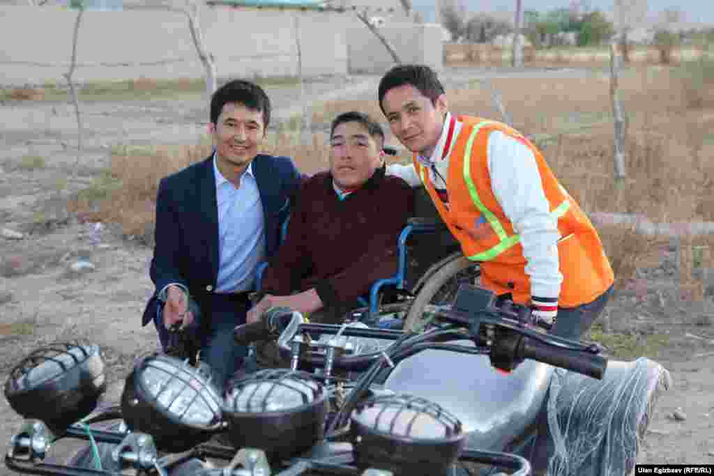 &quot;Кыялда&quot; Кочкор районунда жашаган тубаса майып бала Нургазы тууралуу кеп болот. Ал айыл жеринде мектепке араба менен кыйналып жетет. &quot;Элим барсыңбы?&quot; коомдук фондунун ыктыярчылары ага квадроцикл белекке бергенден кийин Нургазы сабакка кечикпей барууга убада берген.&nbsp; &nbsp;