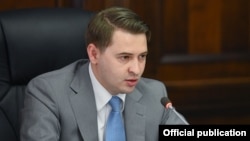 Премьер-министрдин милдетин аткарып жаткан биринчи вице-премьер-министр Артем Новиков. 