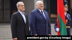 Аляксандар Лукашэнка і прэзыдэнт Ірана Масуд Пэзэшкіян, Беларусь, Менск, 20 жніўня 2025 г.
