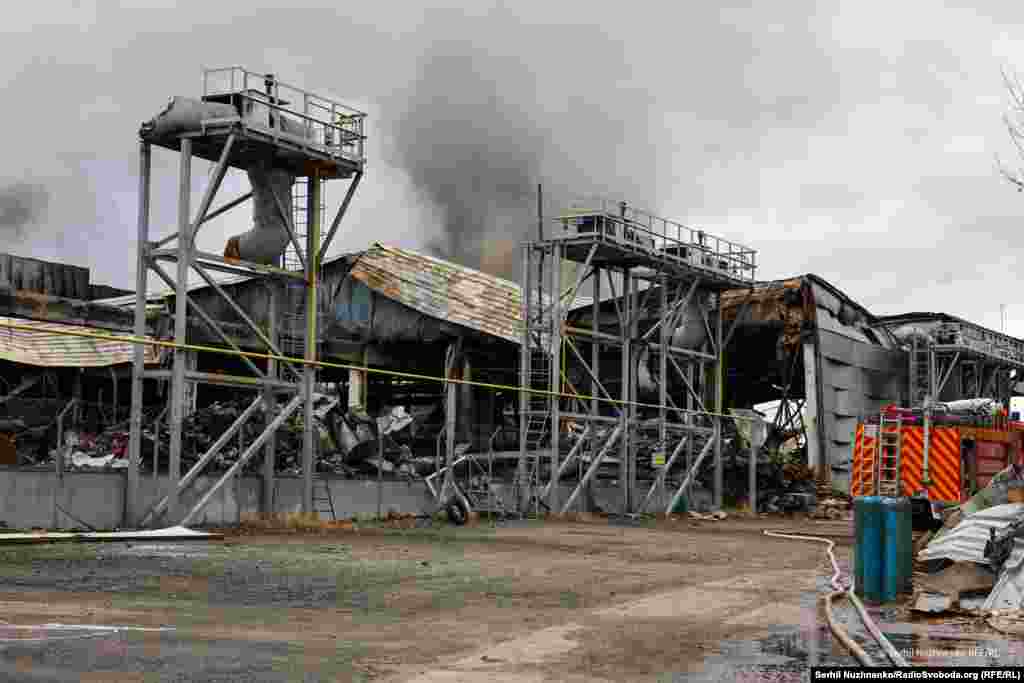 За даними КМВА, внаслідок російської атаки 25 жовтня постраждали щонайменше чотири локації в Дарницькому, Деснянському, Дніпровському районах міста