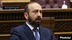 Armenia - Foreign Minister Ararat Mirzoyan speaks in the Armenian parliament, Yerevan, April 16, 2025.