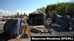 От две седмици останалите без дом хора в "Захарна фабрика" живеят на палатки, 29 април 2025 г.