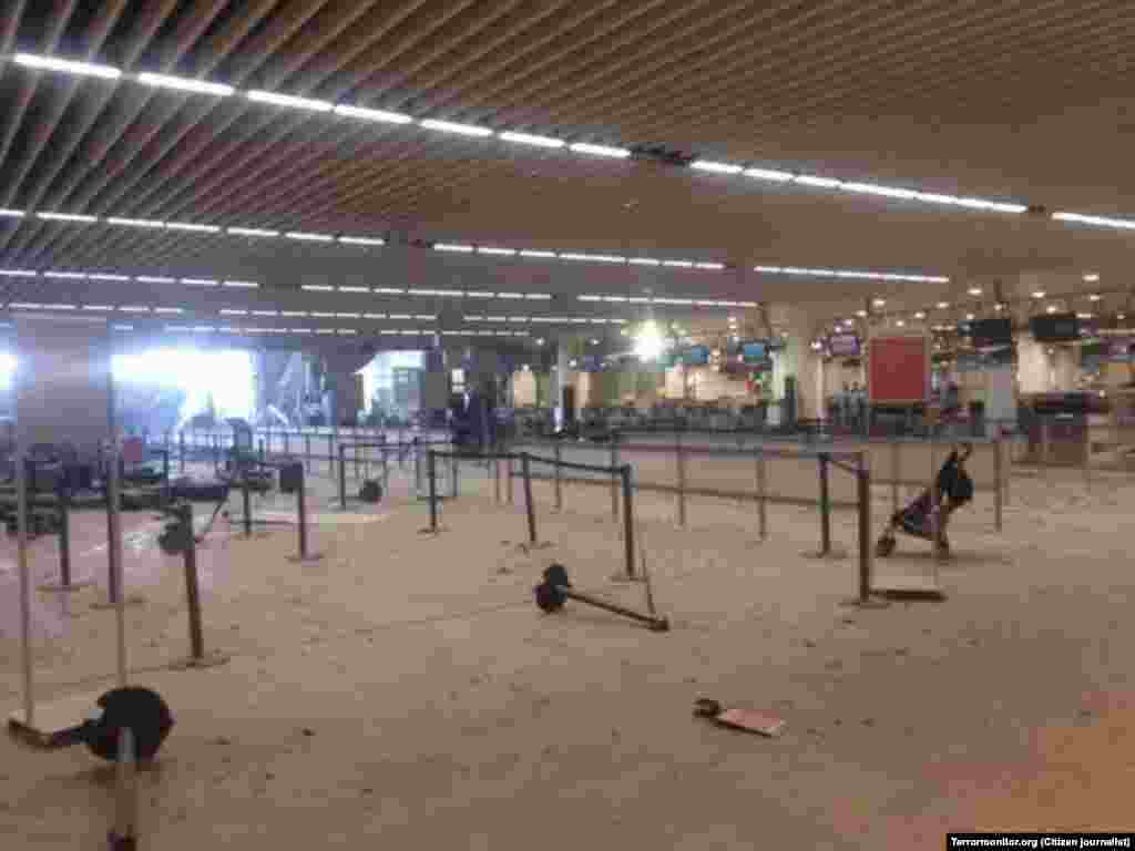 Жардыруудан кийин аэропорттун ички көрүнүшү.