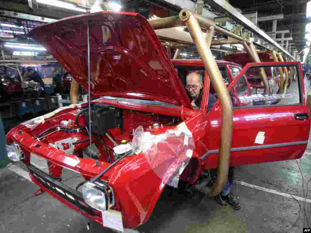 Proizvodnja modela Yugo, foto-arhiv