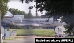 Літак Falcon 7X приземляється в аеропорту «Бориспіль»