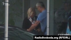 Уповноважена президента з мирного врегулювання ситуації в Донецькій та Луганській областях Ірина Геращенко у VIP-терміналі аеропорту «Київ» 26 серпня 2016 року