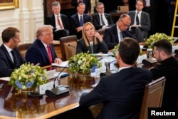 Президент США Дональд Трамп зустрічається з президентом України, канцлером Німеччини, президентом Франції, прем'єркою Італії та генсекретарем НАТО в Білому домі у Вашингтоні, США, 18 серпня 2025 року