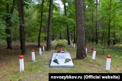 Ті самі рови у Кархівському лісі, де лежать розстріляні нацистами євреї