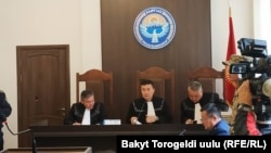 Садыр Жапаровдун ишин караган соттук коллегия.