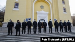 Сотрудники полиции. Алматы, 31 октября 2020 года.