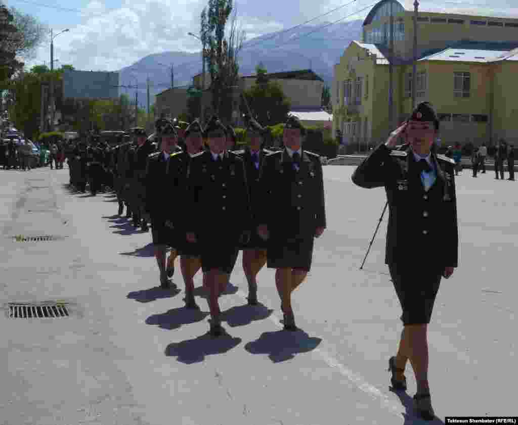 1924-жылдын декабрында кыргыз-кытай мамлекеттик чек ара тилкесинин бир бөлүгүн кайтарууга алган өзүнчө комендатура негизделип, &quot;Арпа&quot;, &quot;Торугарт&quot;, &quot;Чатыр-Таш&quot; жана &quot;Көк-Айгыр&quot; аталган биринчи чек ара тозоттору түзүлгөн.