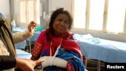 این زن در حملۀ افراد مسلح در کشمیر تحت کنترل هند زخمی شده است.