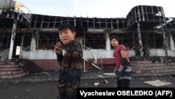 Qozog‘iston janubidagi Jambul qiloyatida ro‘y bergan to‘qnashuvlar vaqtida uylarga o‘t qo‘yildi, kamida 11 kishi halok bo‘ldi.