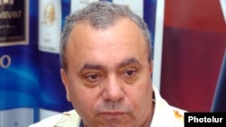 Armenia -- Former Prime Minister Hrant Bagratian holds a news conference on August 5, 2009.