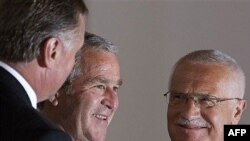 Бушу удалось убедить Клауса и Тополанека в полезности радара ПРО, но остальные чехи пока сомневаются