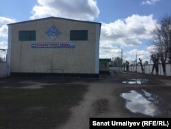 Здание детско-юношеской спортивной школы в селе Чапаево.