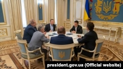 Кырымтатар лидерлары Владимир Зеленский белән очрашуда