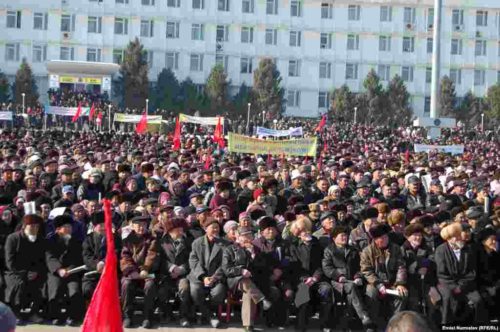 Митингге 15 миңдей адам чогулганы айтылууда.
