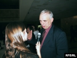 Олександр Народецький під час святкування 50-ої річниці мовлення української служби Радіо Свобода у Києві, вересень 2004 року