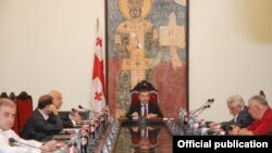 Если им понадобится поменять какой-нибудь закон, это вовсе не проблема