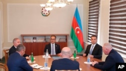 Azerbaijan - Representatives of Nagorno-Karabakh, Azerbaijan's government and a representative of the Russian peacekeeping contingent attend talks in Yevlakh, Sepember 21, 2023.