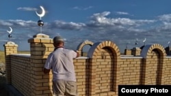 Могила убитого активиста из поселка Атасу Галы Бактыбаева. Карагандинская область 
