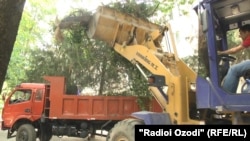 Соли 2016 дар шаҳри Душанбе даҳҳо танӯру мошинсарой ва панҷараҳоро вайрон карда буданд