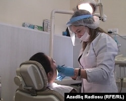 Тиш доктурга жылына эки жолу көрүнүп туруу керек.