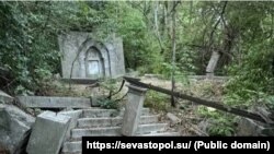 Колишній фонтан у Лівадійському парку, південне узбережжя Криму, травень 2025 року