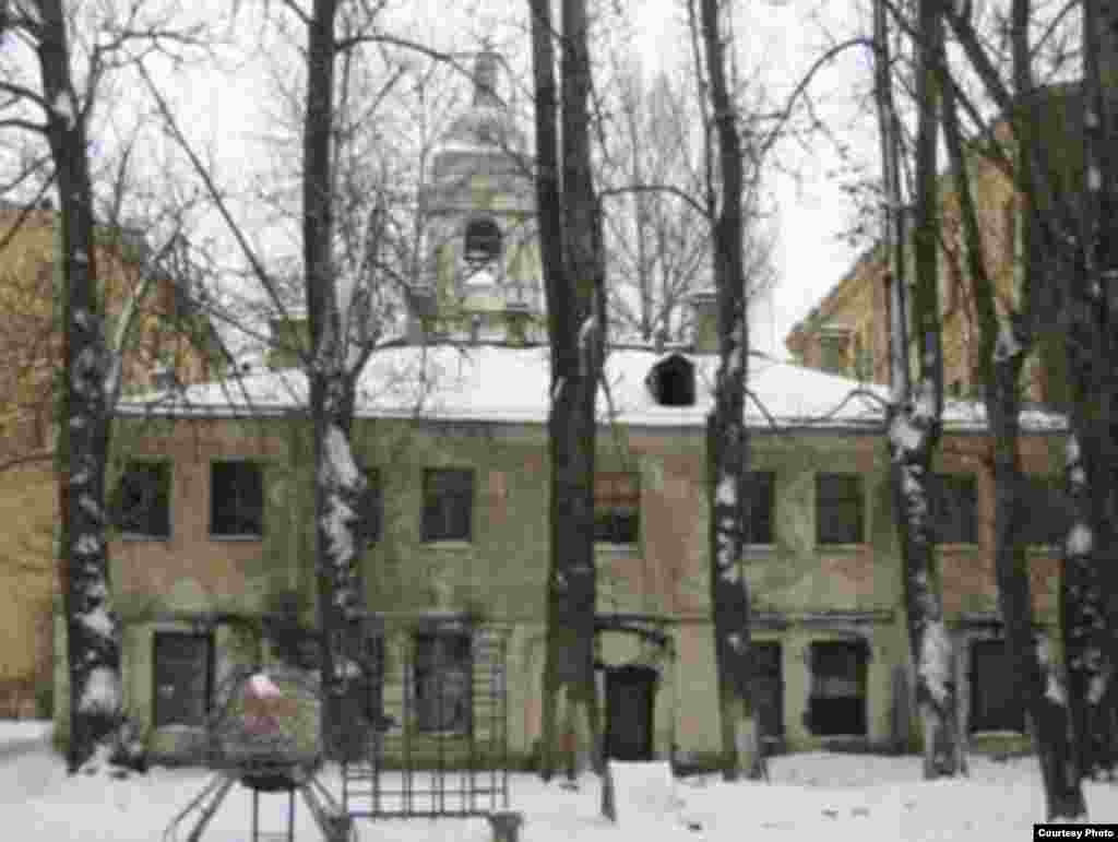 2-я линия В. О., дом № 43б.