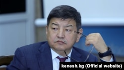 Акылбек Жапаров. Архивдик сүрөт.