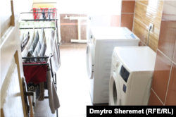 Пральня в херсонському шелтері для евакуйованих з мікрорайону «Острів»