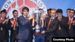 Эътои Ҷоми қаҳрамонии соли 2013 ба "Равшан"