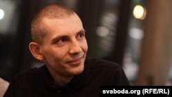 Це Ігор Лосік, журналіст Білоруської служби Радіо Свобода, який пробув за ґратами понад 5 років.
