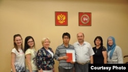 Ютоның Казанда диплом алган мизгеле, мөгаллимнәре һәм курсташ кызлары белән