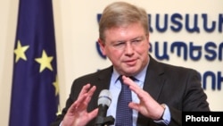 Armenia - EU Enlargement Commissioner Stefan Fuele at a news conference in Yerevan, 27Sep2012.