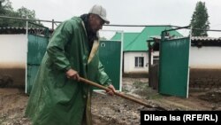 Расчистка улиц в селе Елтай. Шымкент, 14 мая 2020 года.